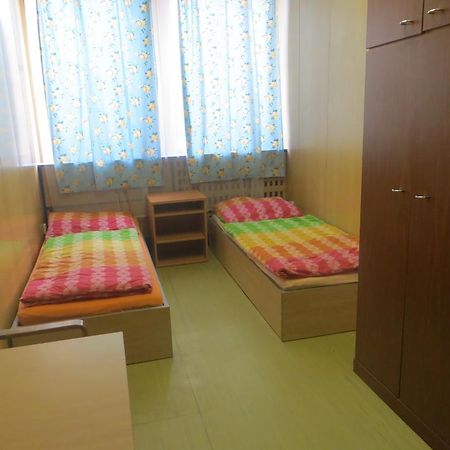 Hostel Monty Ricany (Central Bohemian) Exterior photo