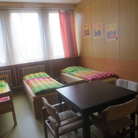 Hostel Monty Ricany (Central Bohemian) Exterior photo