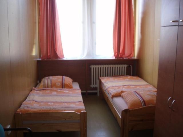 Hostel Monty Ricany (Central Bohemian) Exterior photo