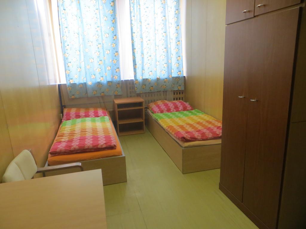 Hostel Monty Ricany (Central Bohemian) Exterior photo