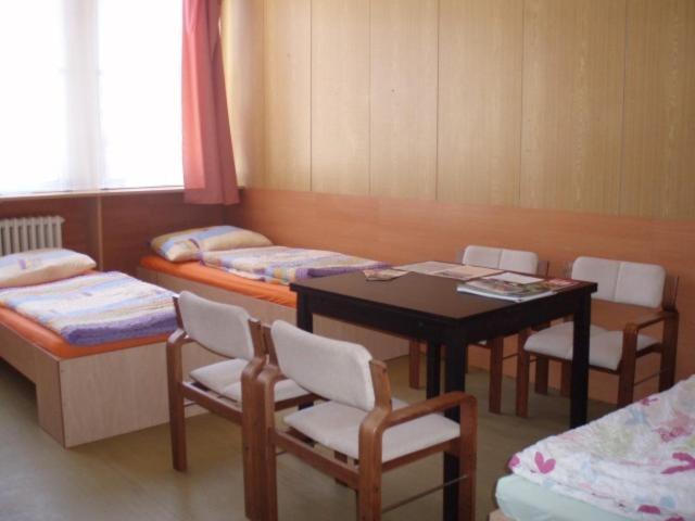 Hostel Monty Ricany (Central Bohemian) Exterior photo
