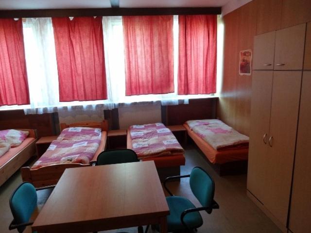 Hostel Monty Ricany (Central Bohemian) Room photo