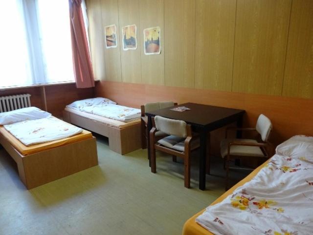 Hostel Monty Ricany (Central Bohemian) Room photo